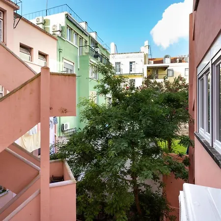 Joivy Bright And Beautiful 4br 5 Mins To Rato Subway Apartament Lizbona