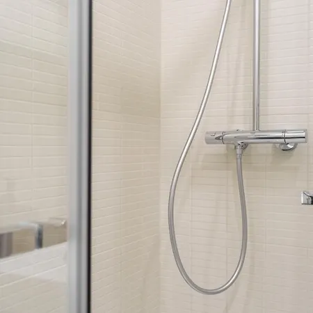 Joivy Bright And Beautiful 4br 5 Mins To Rato Subway Apartament *
